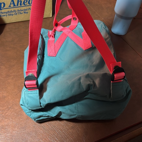 Fjallraven Kanken Backpack (regular 16L size) - Picture 8 of 9